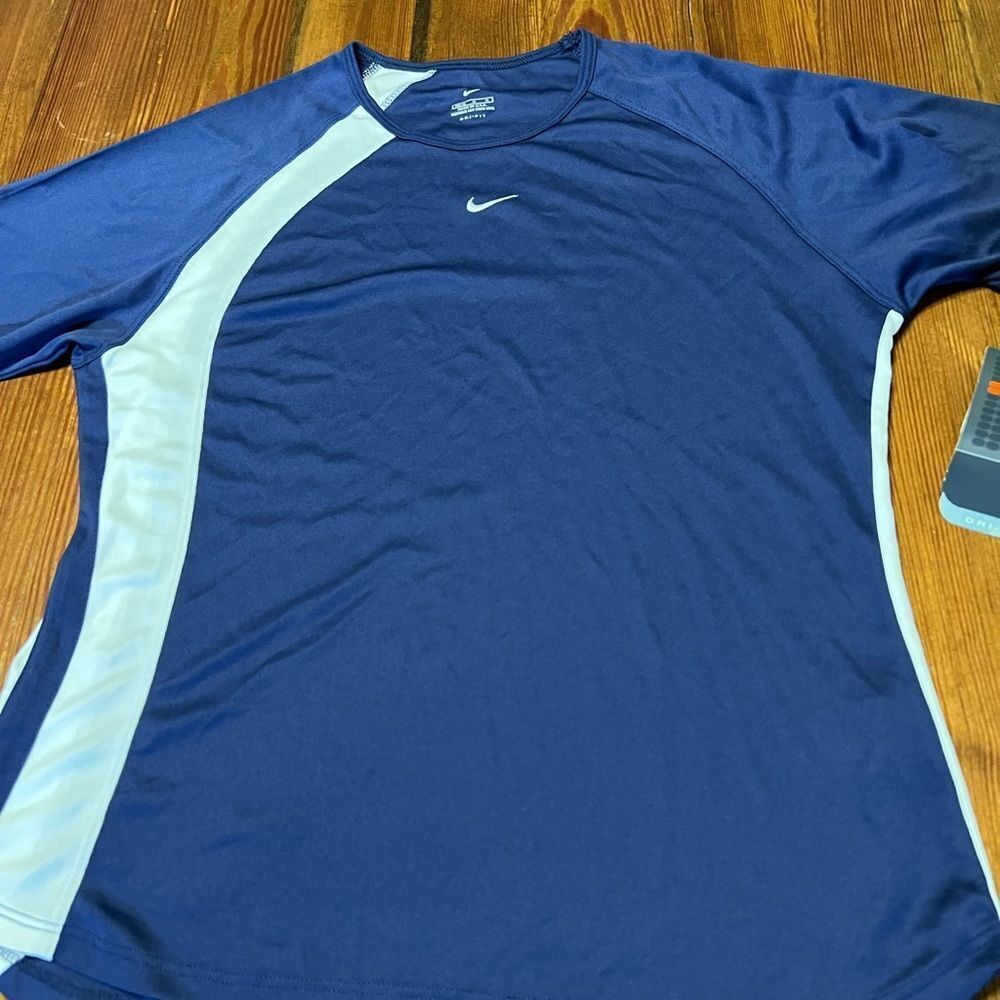 Nike T-Shirt Womens M‎ Navy Blue Center Swoosh Athletic Sportswear Dri-Fit